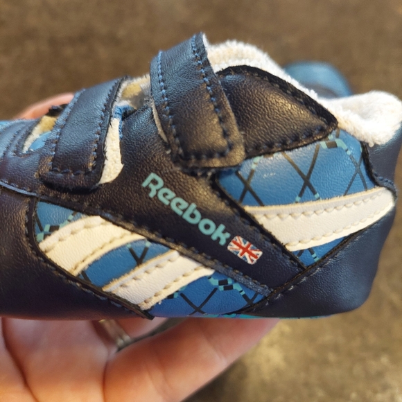 Reebok Baby Shoes Size 3 Velcro Blue Black White EUC - Picture 6 of 9